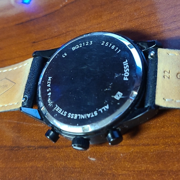 FOSSIL WATCH - Picture 2 of 8
